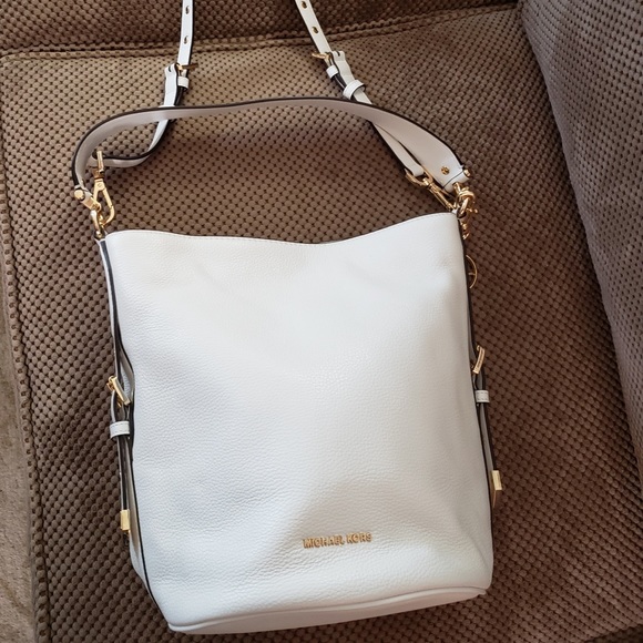 michael kors brooke medium bucket bag